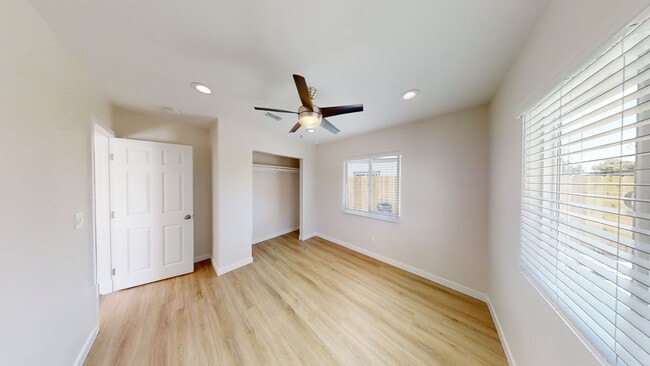 Building Photo - 4BD/2BA on West Falls!