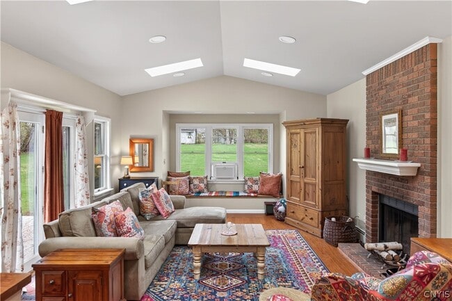 Building Photo - 3862 State St