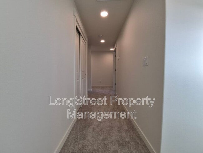 Building Photo - 4694 Finch St