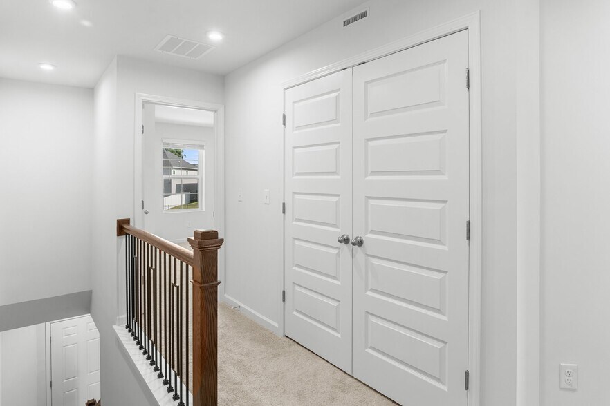 Building Photo - 5338 Bellflower Hls