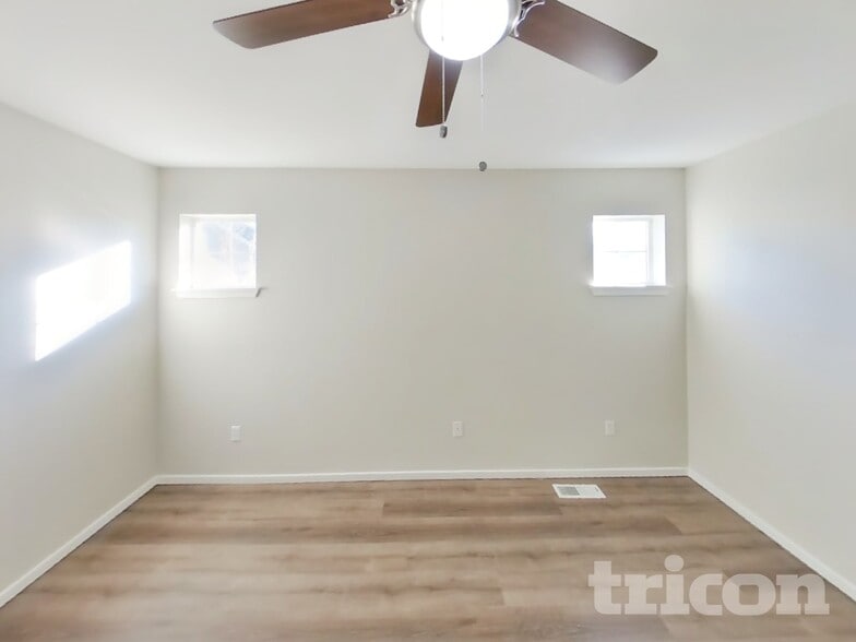 Building Photo - 2213 Anderson Ave