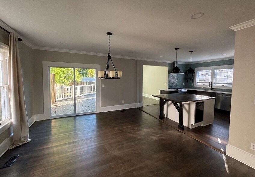 Building Photo - 313 W Fisher Ave