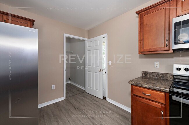 Building Photo - 1549 Majesty Loop