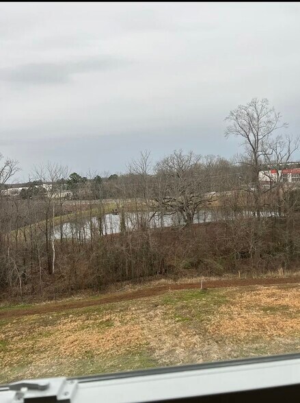 Building Photo - 2092 Barrowcliffe Dr NW