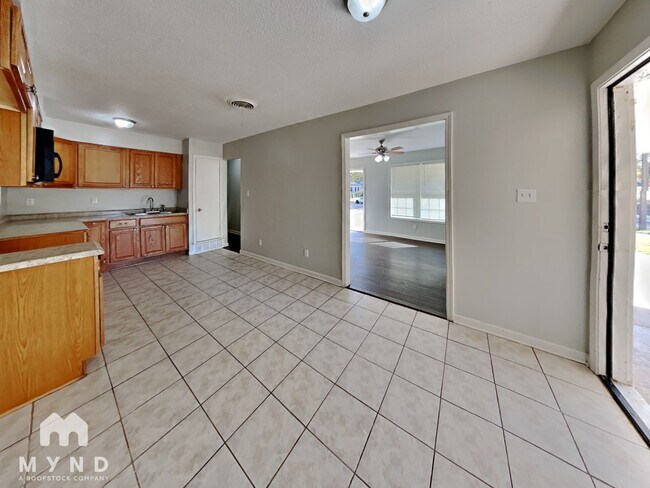 Building Photo - 6575 Ridgewood Rd