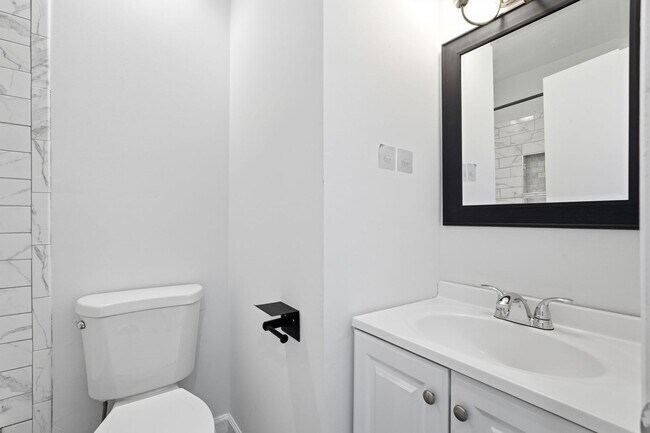 Building Photo - 9178 Laurelwood Ct