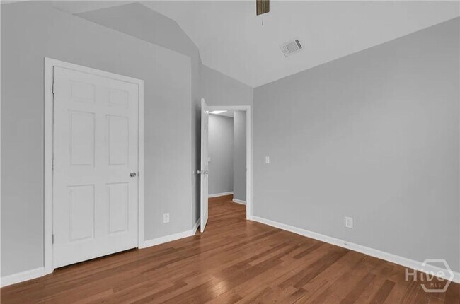 Building Photo - MOVE IN READY