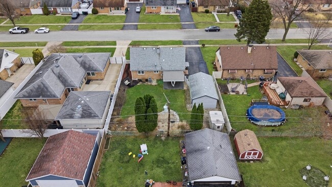 Building Photo - 8912 Windsor Ln