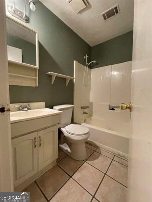 Building Photo - 2983 Deshong Dr SW