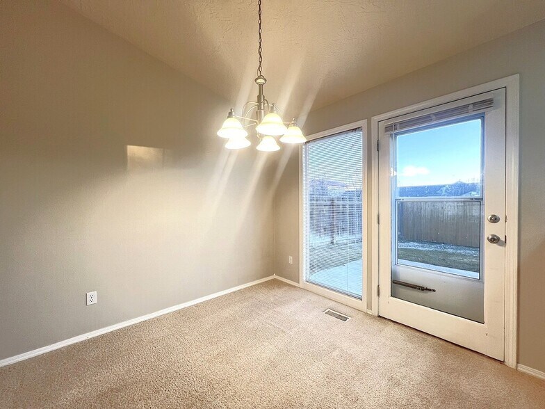 Building Photo - 4160 E Carnation Ct