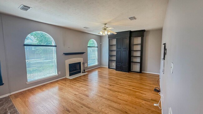 Building Photo - 25915 Drybrook Rd