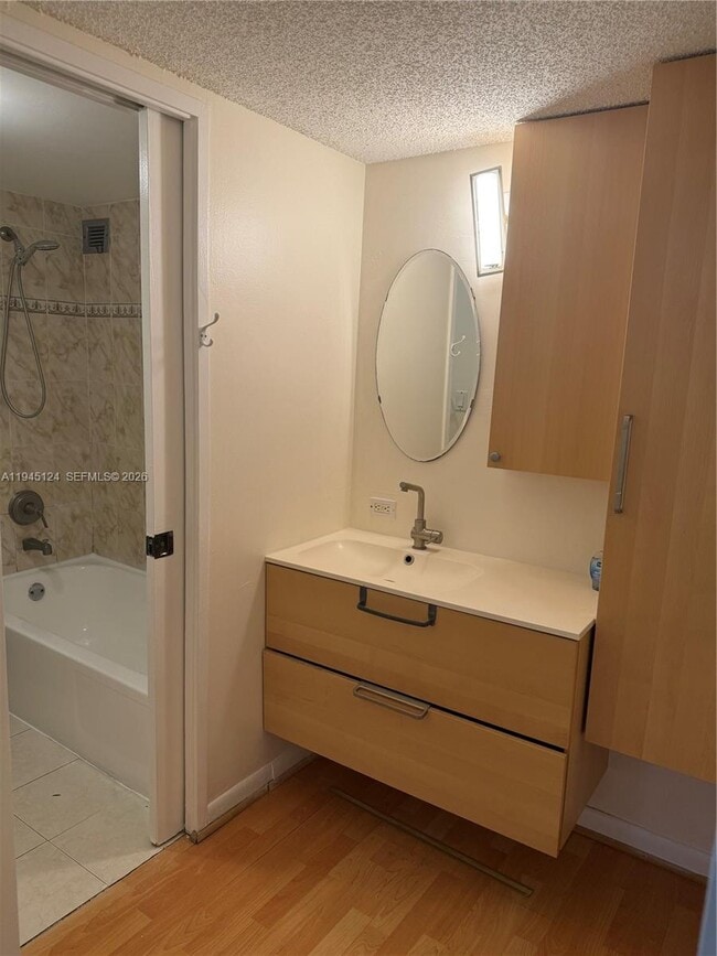 Building Photo - 17021 N Bay Rd