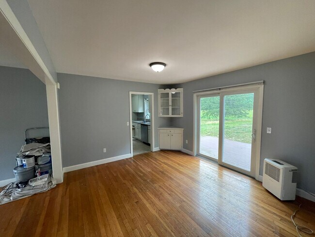 Building Photo - Single-Family Home for Rent - Dover, NH