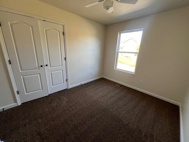 Building Photo - RARE FIND!