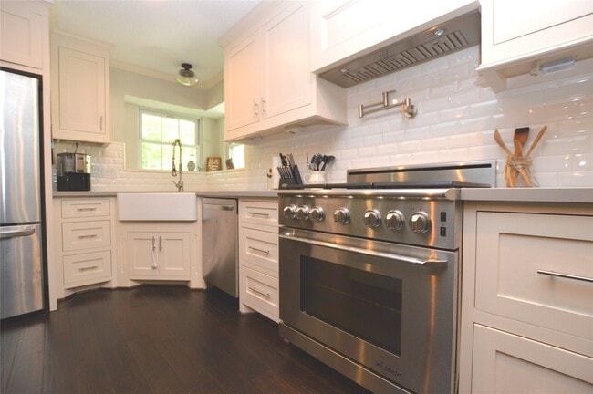 Building Photo - 2 Woodhaven Wood Ct