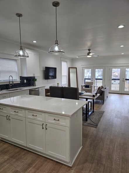 kitchen/living room - 1621 9th Ave N