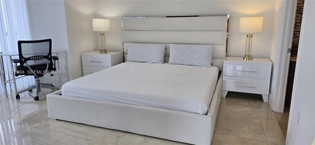 Building Photo - 495 Brickell Ave