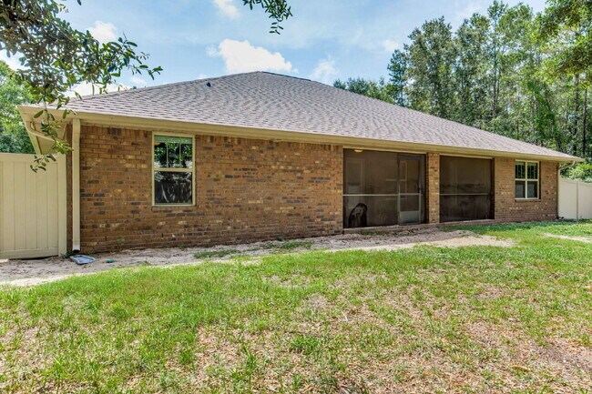 Building Photo - Spacious 4-Bedroom / 3 Bathroom + Office c...
