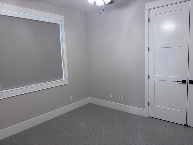 Building Photo - Wonderful single story 4 bed | 3 Bath | 2 Car Garage off Washington Dam Rd with Hot Tub