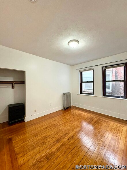 Building Photo - 4 Centre St