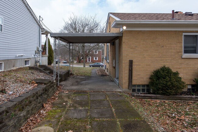 Building Photo - WESTWOOD-2 BEDROOM 1.5 BATH RANCH W/ UPDATES