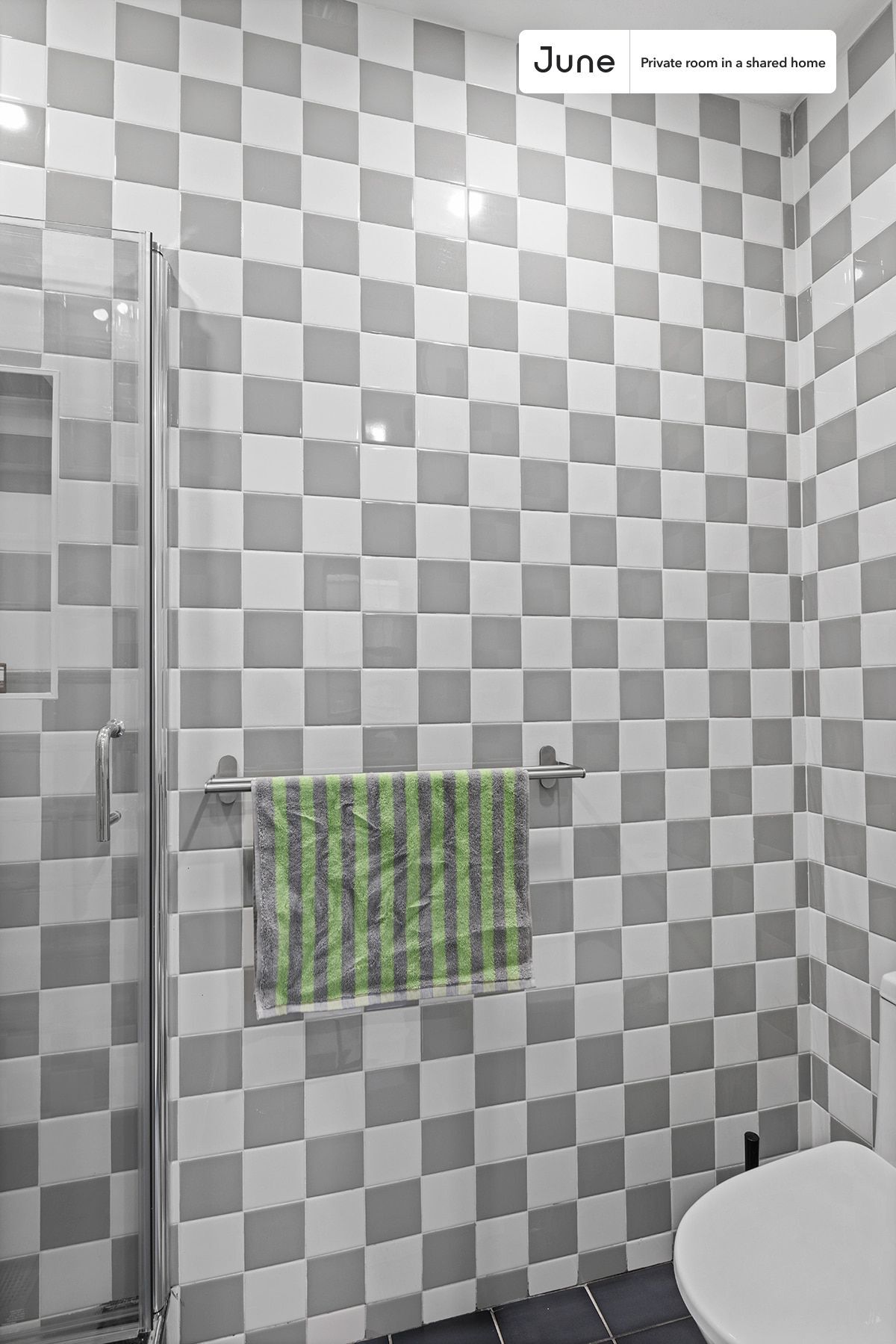 Building Photo - Room in Shared 3 bed/3 bath home