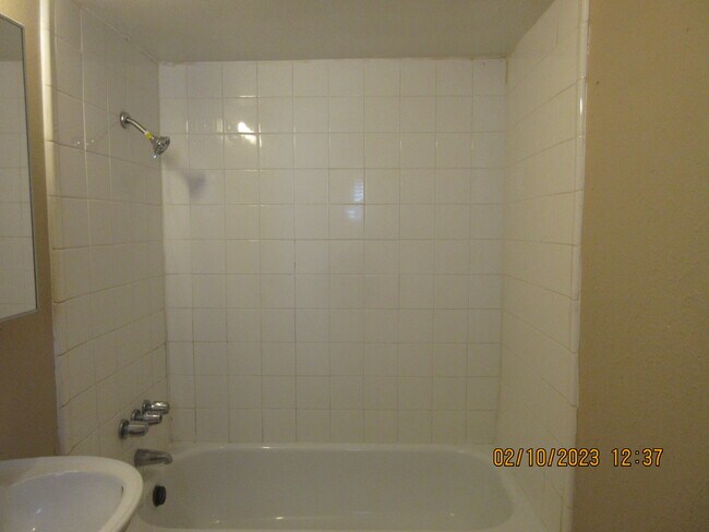 Building Photo - 2929 Elm Ave