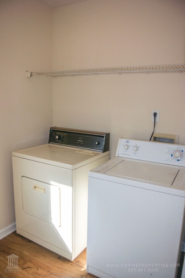 Building Photo - Quiet Townhome With Large Yard