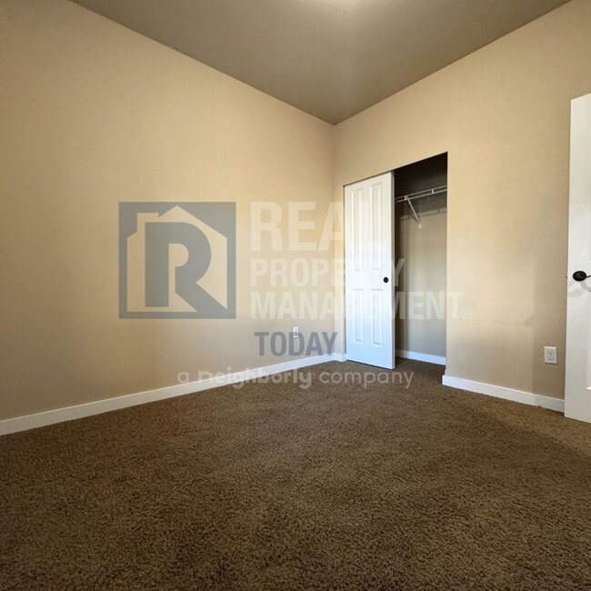 Building Photo - Stunning 5 Bedroom In Graham!