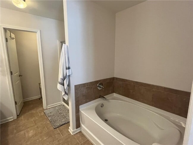 Building Photo - 5545 Bright Cross Wy