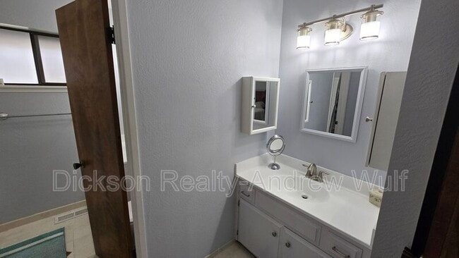 Building Photo - 22882 Carriage Dr