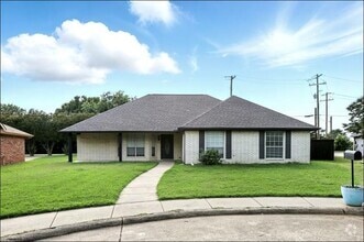 Building Photo - 1507 River Hill Dr