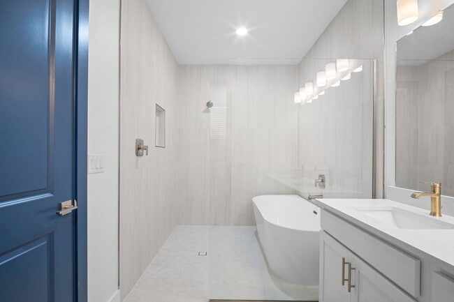 Building Photo - Luxury New construction 3 bedroom 2 baths located in North Port