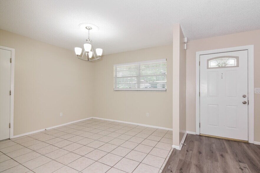 Building Photo - 2451 Glenview Dr