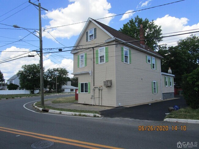 Primary Photo - 17 Player Ave