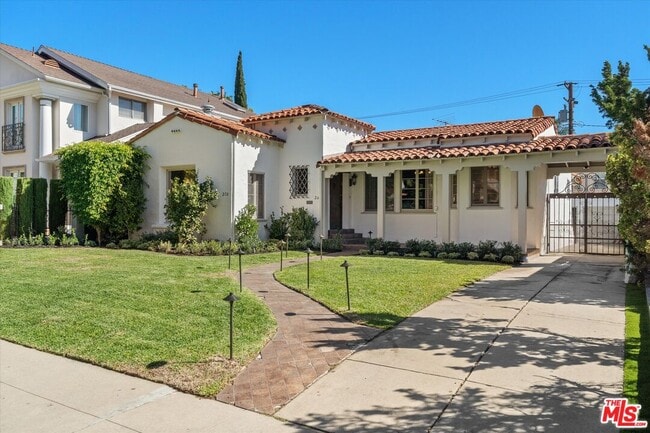 Building Photo - 208 S Rodeo Dr