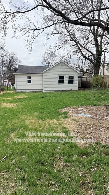 Building Photo - 522 Oak St