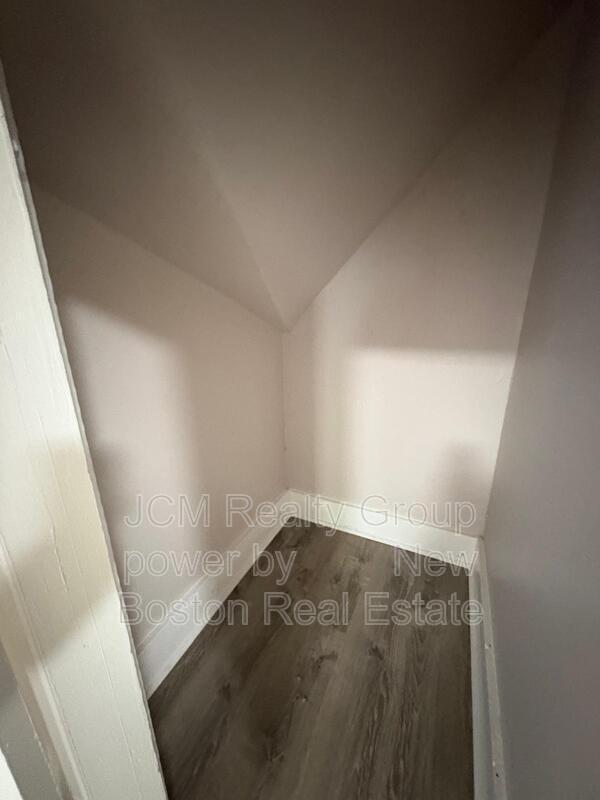 Building Photo - 3 Sunderland St