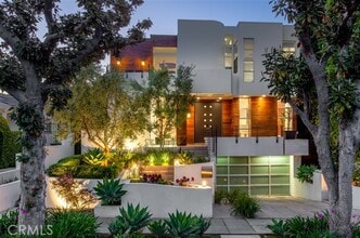 Building Photo - 808 N La Jolla Ave