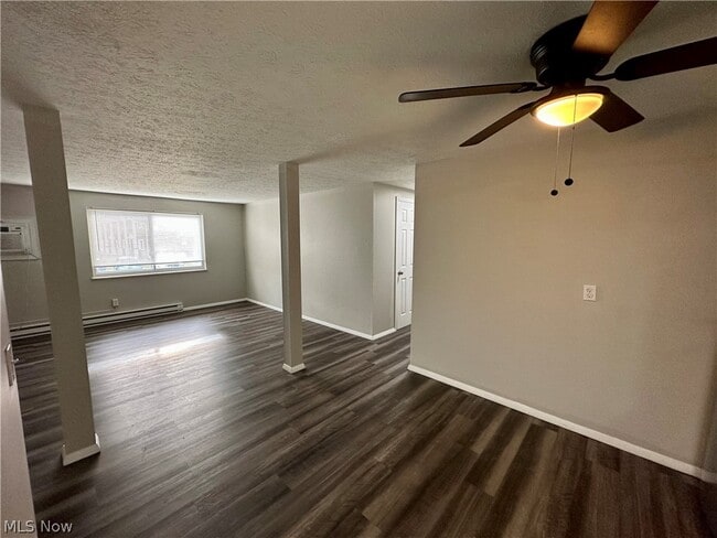 Building Photo - 660 S Shore Ct