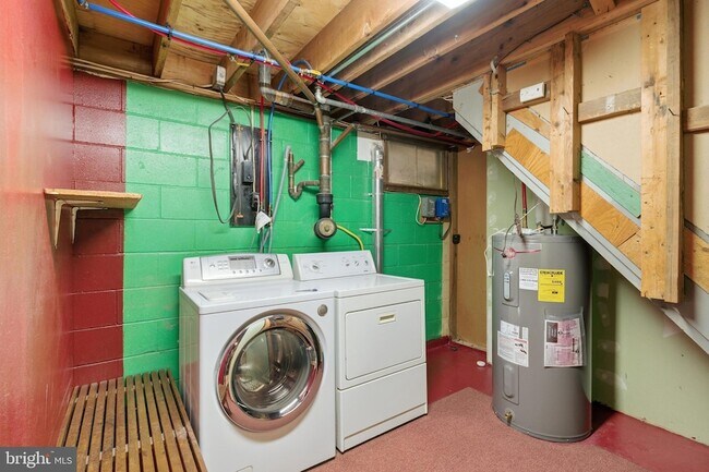 Building Photo - 218 Holly Ave