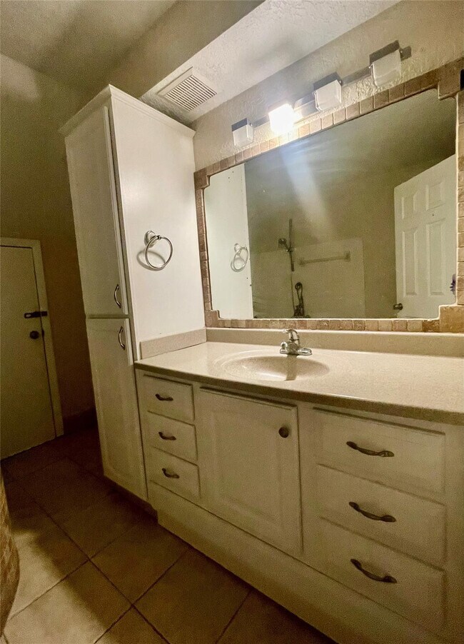 Building Photo - 57 Deer Creek Rd