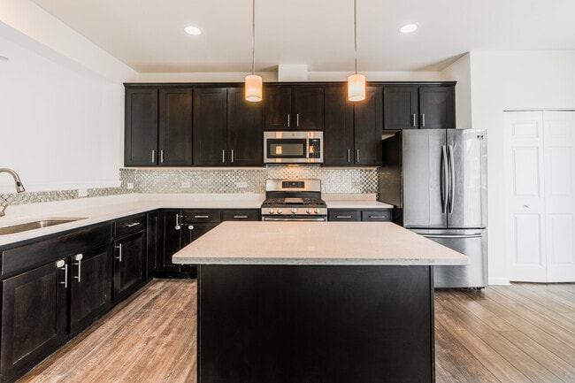 Building Photo - 4446 Monroe Ct