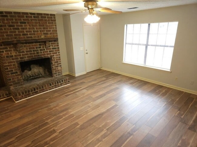 Building Photo - 340 Creekwood Ct