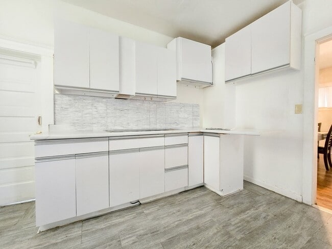 Building Photo - 481 Division St