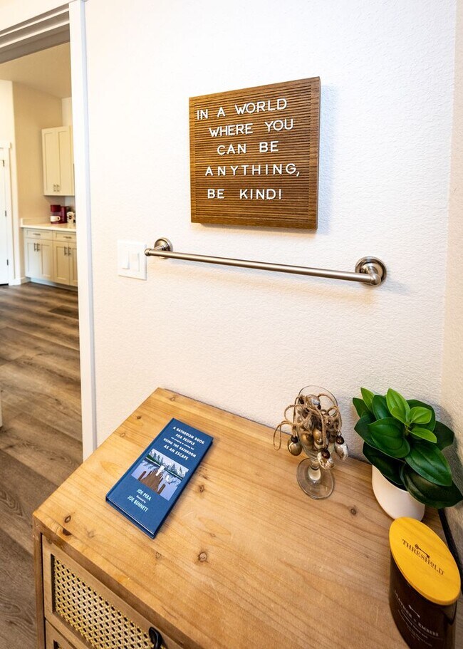 Building Photo - Fully Furnished 3 Bedroom 2.5 Bath Luxury Townhome by Garden of the Gods