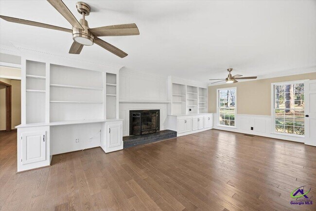 Building Photo - 5056 Wellington Dr