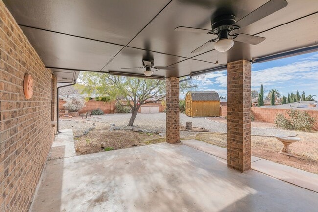 Building Photo - Charming 3 Bedroom 2 Bathroom - Spacious & Fenced Backyard