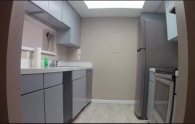 Primary Photo - 2824 S Bartell Dr