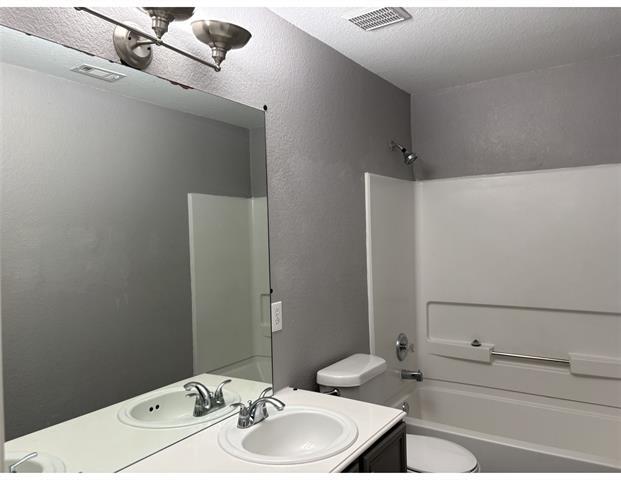 Building Photo - 9011 King Ranch Dr